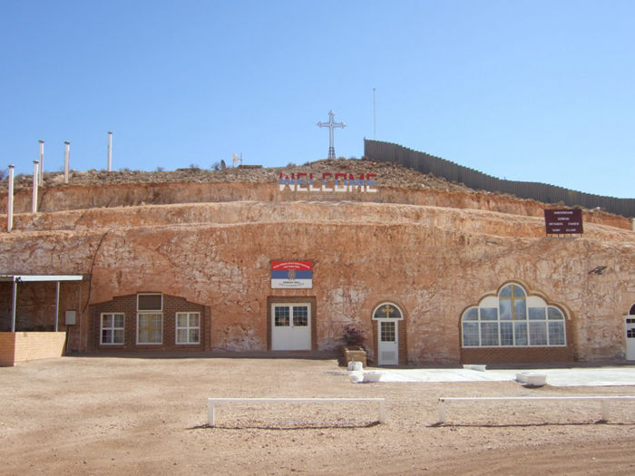 世界上唯一真实存在的地下城,澳大利亚居住在地下的小镇--置顶表情